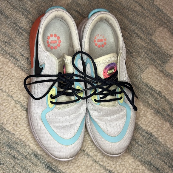 Women’s Nike Joyride Sneakers - Picture 2 of 6